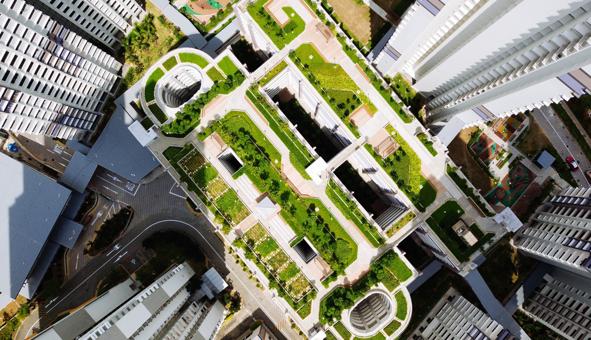 Model and track complex buildings in EnergyDeck